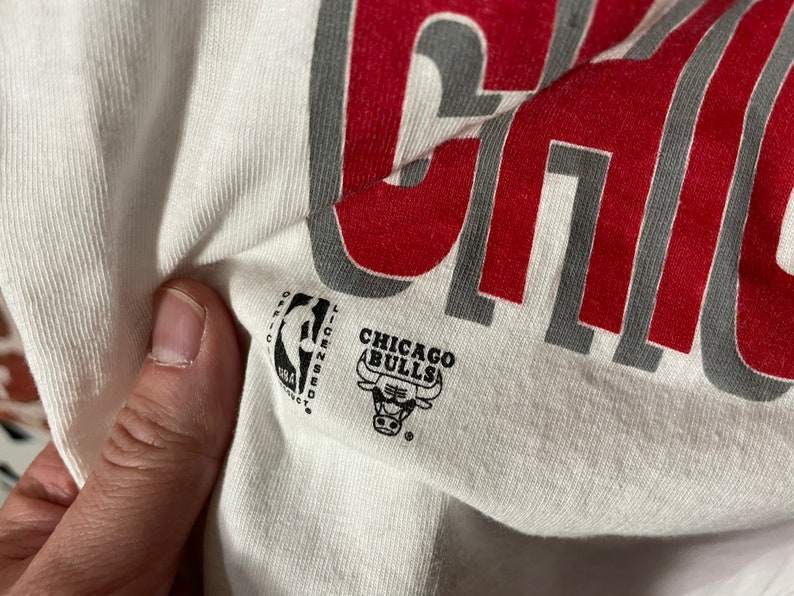 Vintage 1993 Chicago Bulls NBA Champions Shirt Sweatshirt Hoodie Gifts for Fans - Image 3