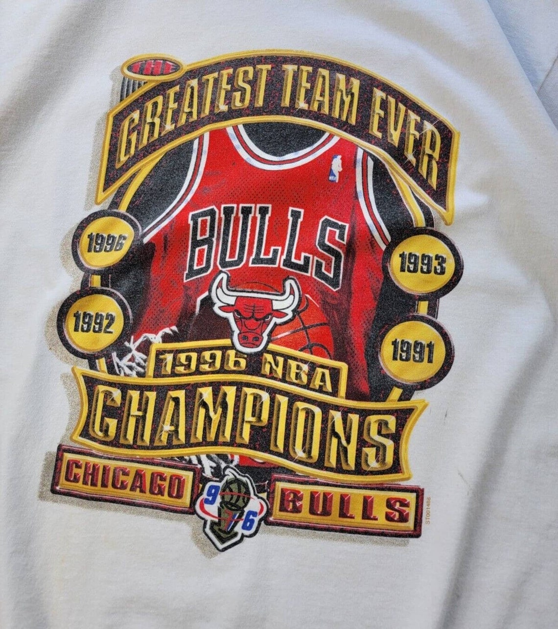 Vintage 1996 Chicago Bulls NBA Champions Starter T-Shirt Sweatshirt Hoodie Gifts for Fans - Image 2