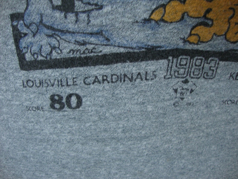 Vintage 80'S Louisville Cardinals Vs Kentucky Wildcats 1983 Ncaa Basketball Shirt Sweatshirt Hoodie Full Size - Image 3