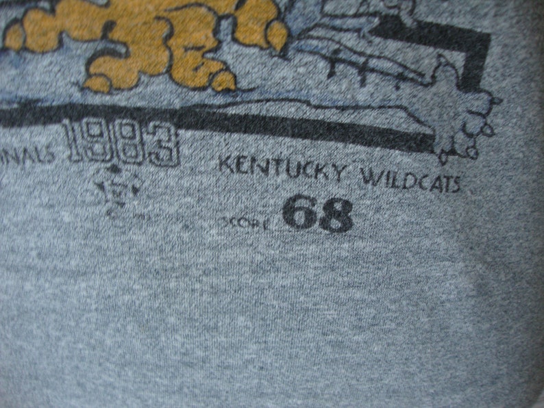 Vintage 80'S Louisville Cardinals Vs Kentucky Wildcats 1983 Ncaa Basketball Shirt Sweatshirt Hoodie Full Size - Image 4