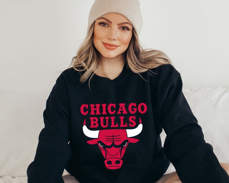 Vintage 90s Chicago Bulls Logo Sweatshirt, Basketball Shirt, Unisex Shirt Sweater Hoodie Gifts for NBA Fans