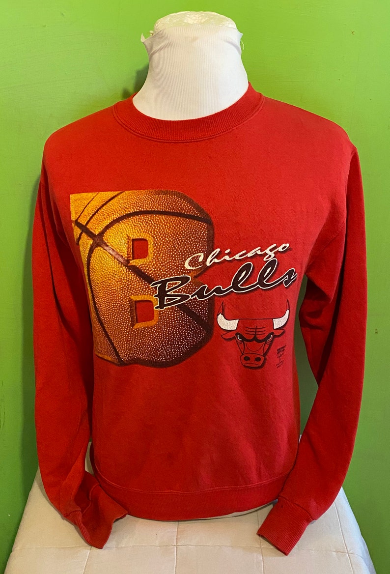 Vintage Chicago Bulls NBA Basketball Sports 1990s Red Crewneck Unisex Sweatshirt Hoodie Shirt