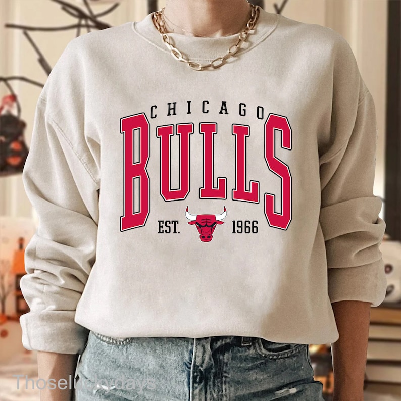 Vintage Chicago Bulls Sweatshirt, Chicago Basketball Hoodie, Chicago Bulls Shirt, Bulls Basketball Unisex Tee - Image 3