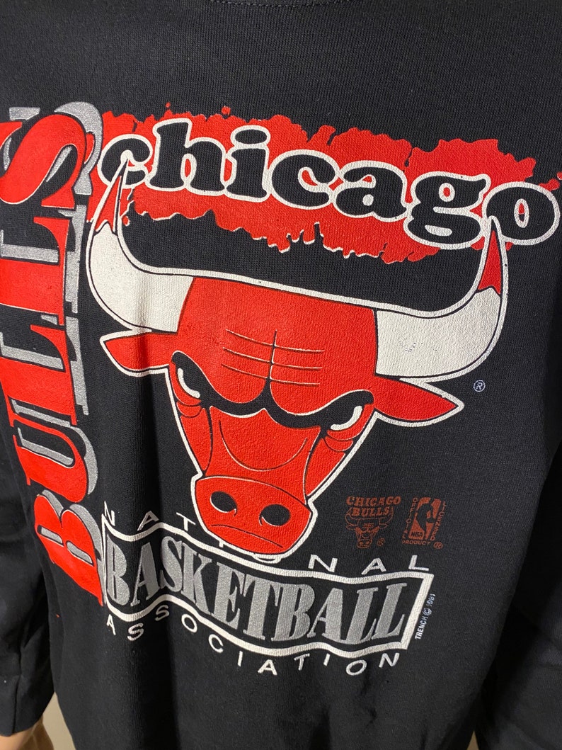 Vintage Chicago Bulls Unisex Sweatshirt Hoodie Shirt - Image 2
