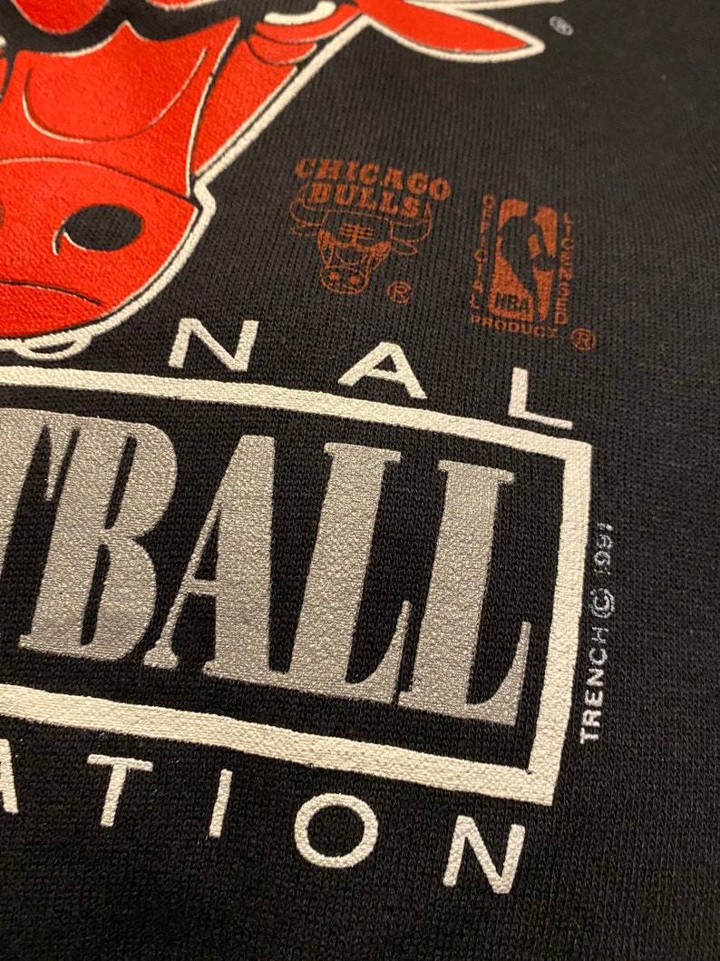 Vintage Chicago Bulls Unisex Sweatshirt Hoodie Shirt - Image 3