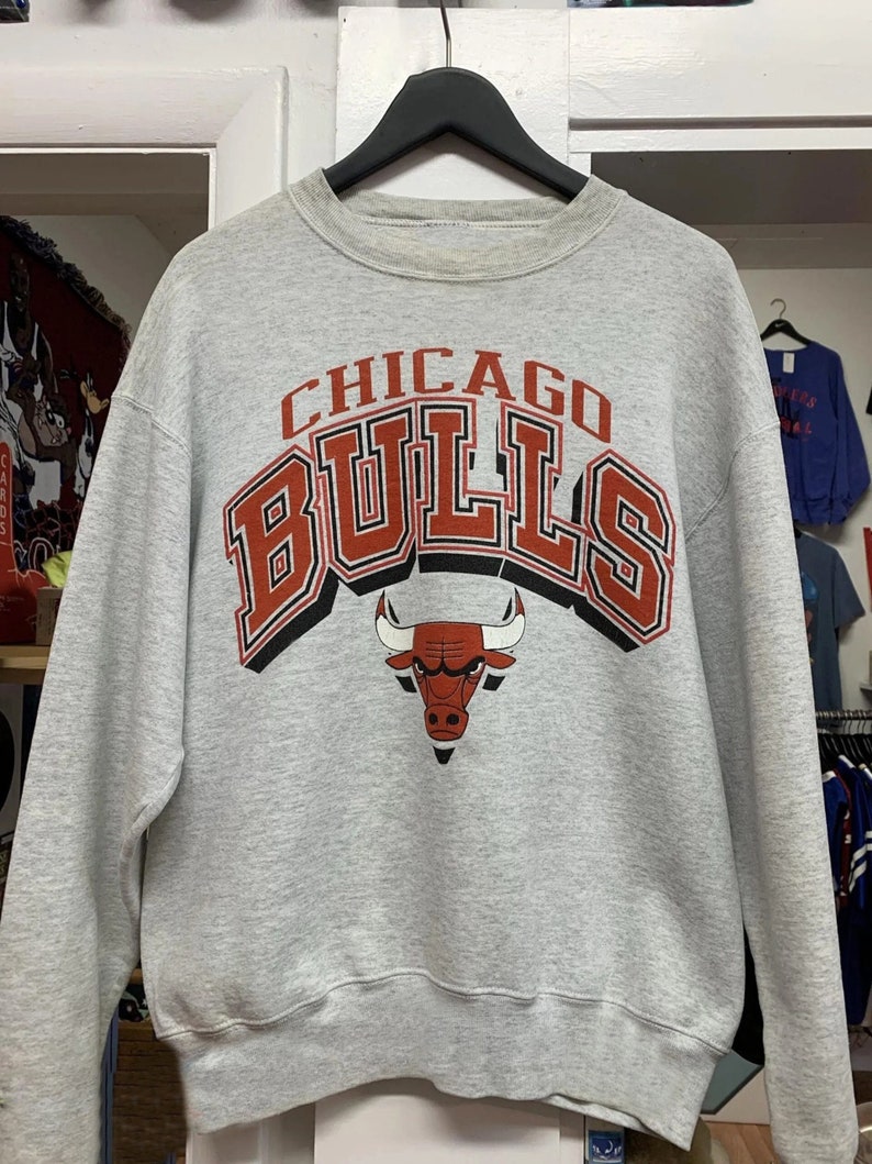 Vintage NBA 90s Chicago Bulls Logo Sweatshirt, Basketball Shirt, Unisex Shirt Sweater Hoodie Gifts for NBA Fans