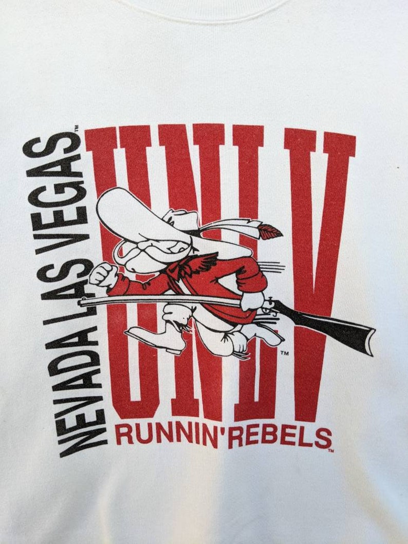 Vintage University Nevada Las Vegas Runnin' Rebels Unisex Sweatshirt Hoodie Shirt - Image 2