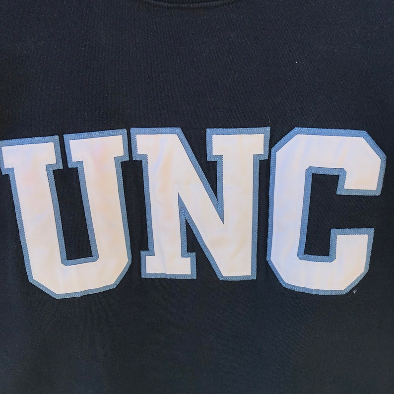 Vintage University North Carolina Spellout Logo Patches Sweatshirt Crewneck Pullover Jumper Streetwear Navy Baggy - Image 2