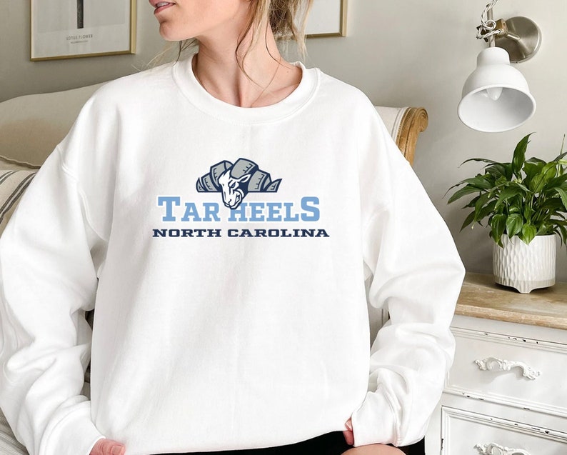 Vintage University Of North Carolina Unisex Tar Heels Crewneck Sweatshirt Gifts For Ncaa Fans