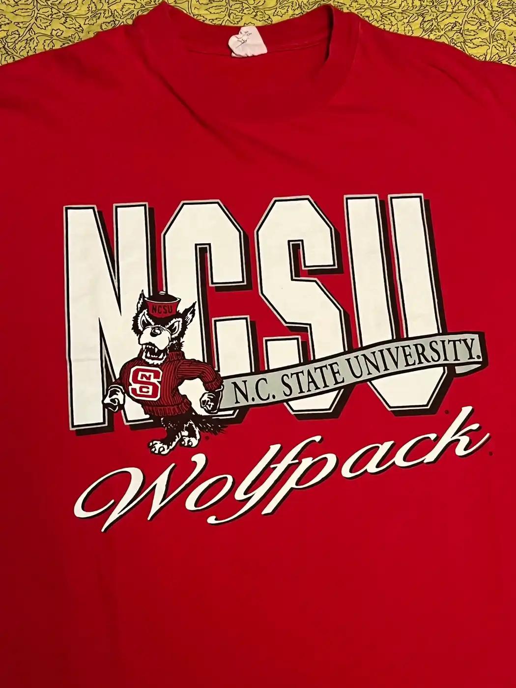 1990S Ncsu North Carolina State University Wolfpack T-Shirt Sweatshirt American Football Sweatshirt Sports Gifts - Image 2