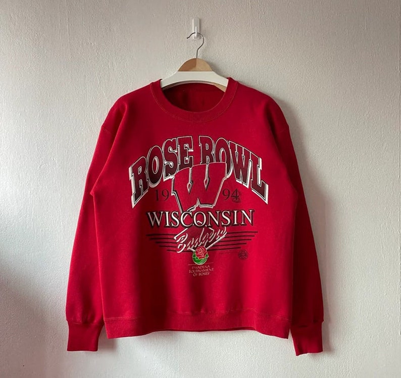 Celebrate the Badgers' 1994 Rose Bowl Win with a Vintage University of Wisconsin Badgers NCAA Gift Sweatshirt