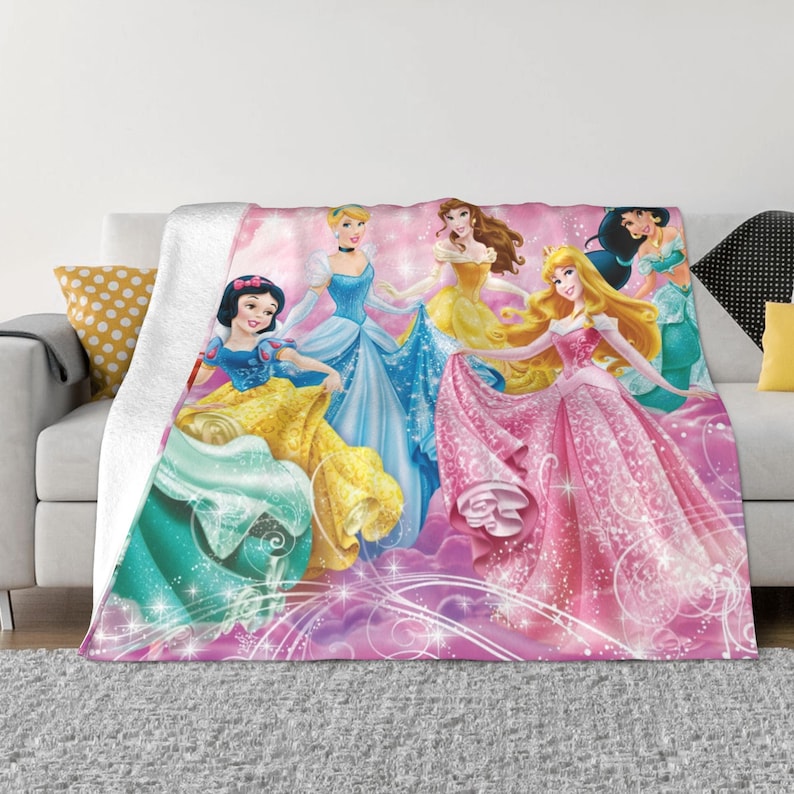 Celebrate the holidays in style with a Disney Princess Christmas Blanket - Image 3