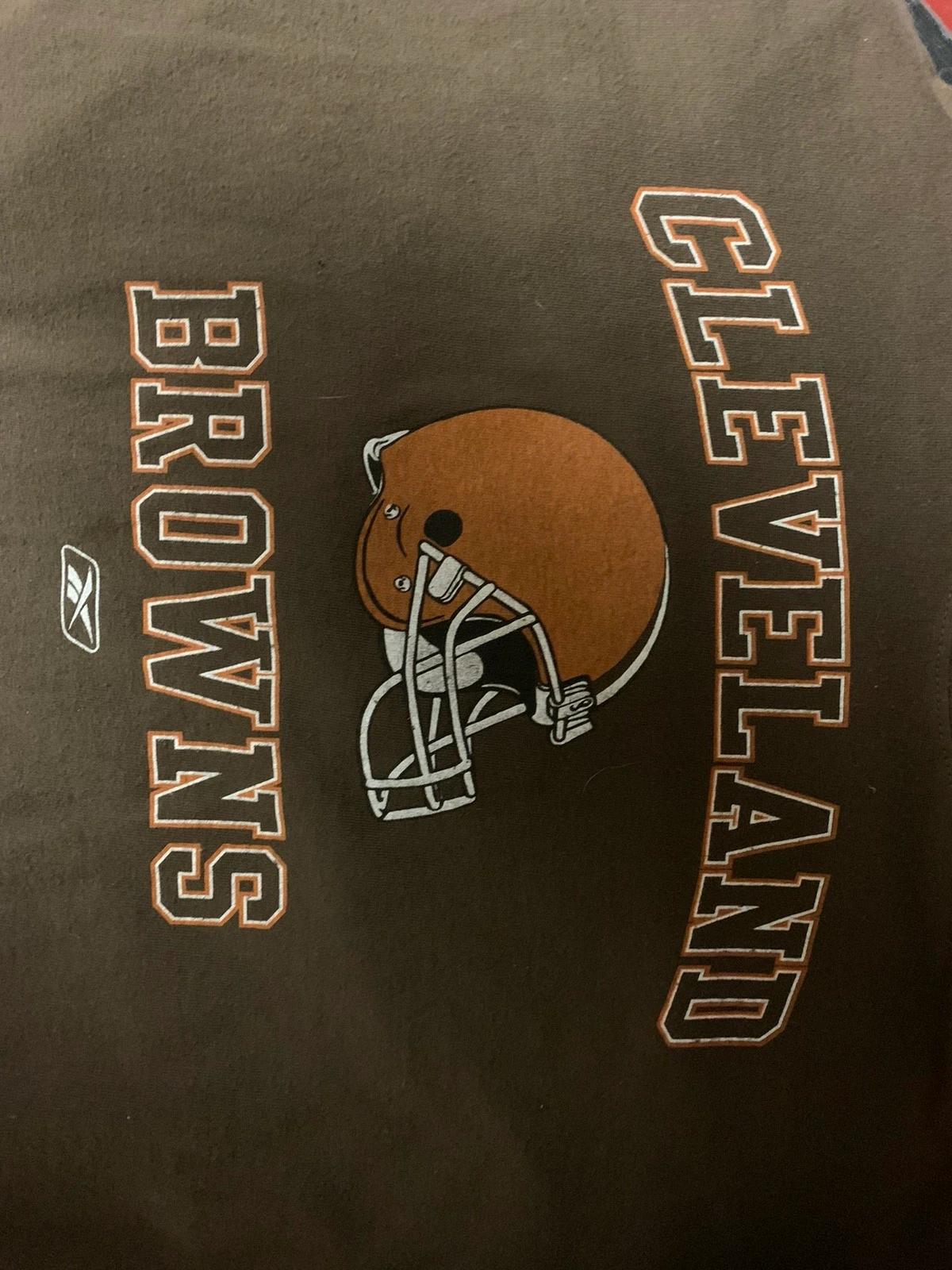 Cleveland Browns Vintage Style Sweatshirt T-shirt Ideal Gift for NFL Fans - Image 2