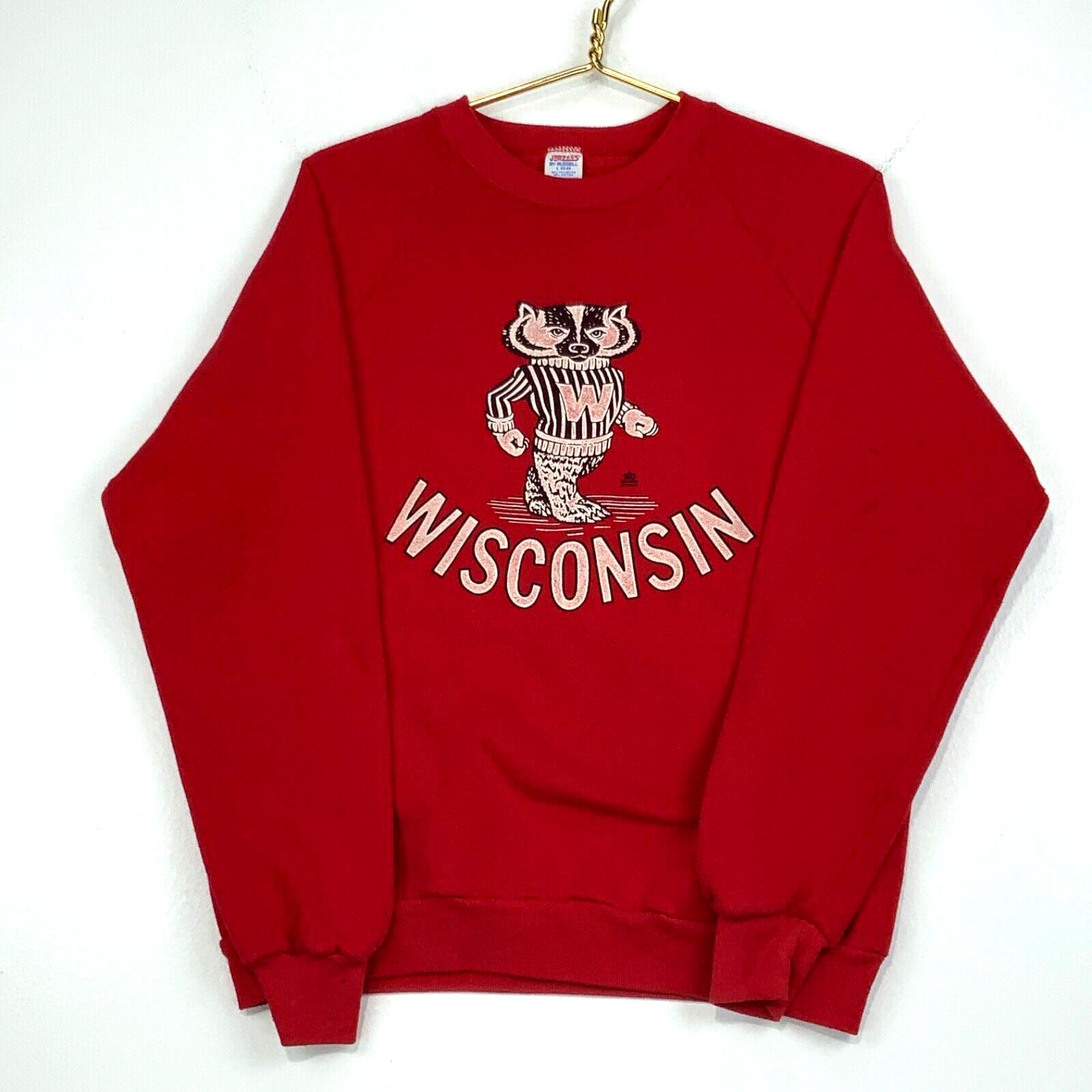 Crewneck Wisconsin Badgers Sweatshirt - Vintage Style NCAA Apparel