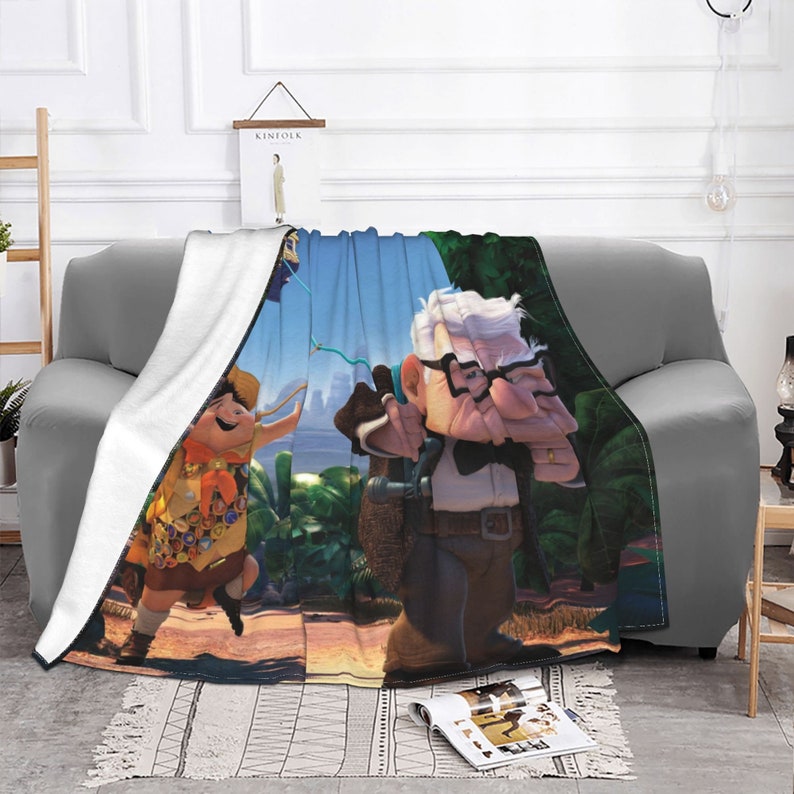 "Disney Fleece Blanket - Perfect for Chilly Nights" - Image 3