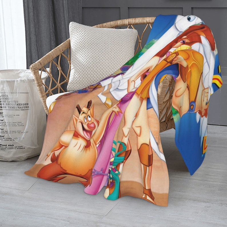 "Disney Fleece Blanket - Perfect for Chilly Nights" - Image 4