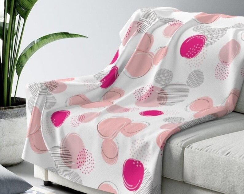 Disney Polka Dots Blanket: Perfect for Couches, Sofas, or as Bedroom Decor - Image 2