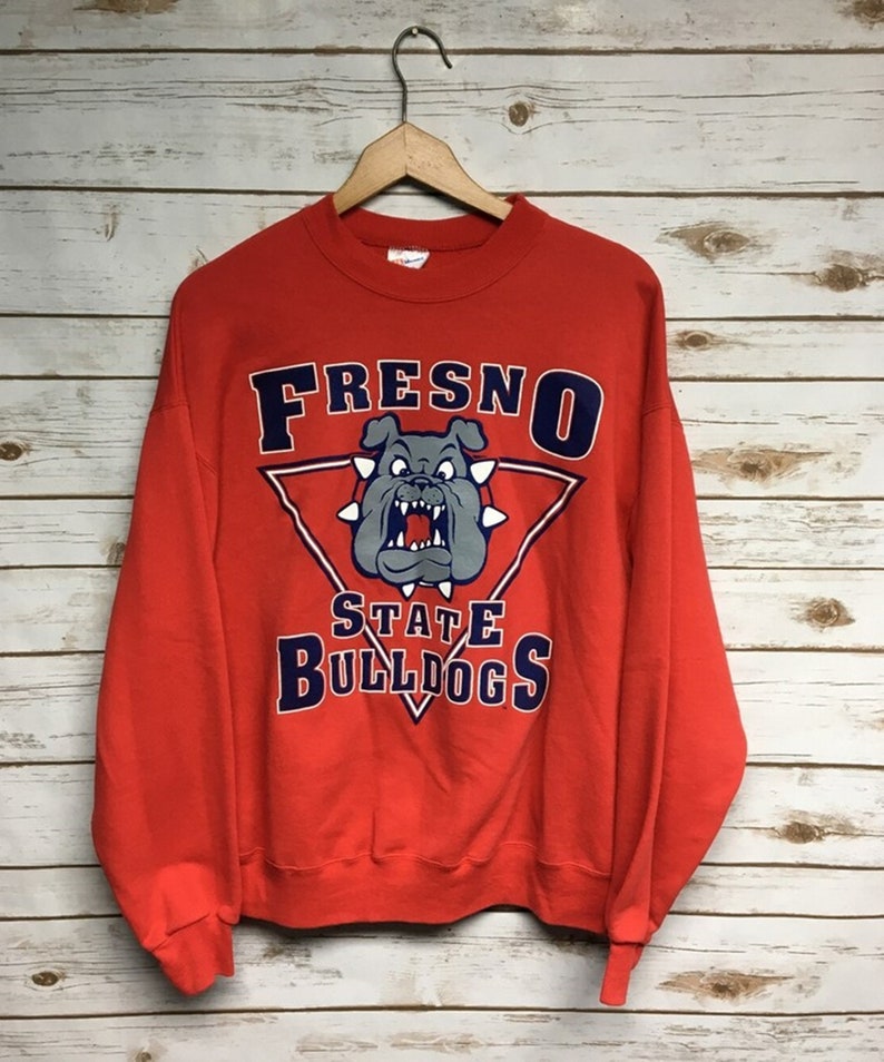 Fresno State Bulldogs Vintage Style Sweatshirt Perfect For Basketball Or Football Fans - Image 2