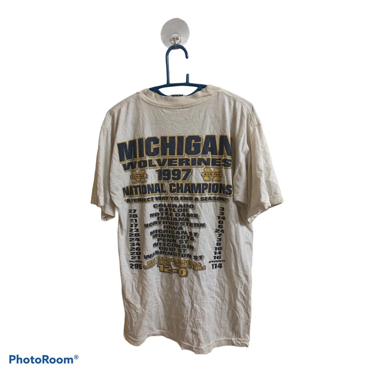 Michigan Wolverines Vintage 90s Sweatshirt T-shirt Ideal Gift for NFL Fans