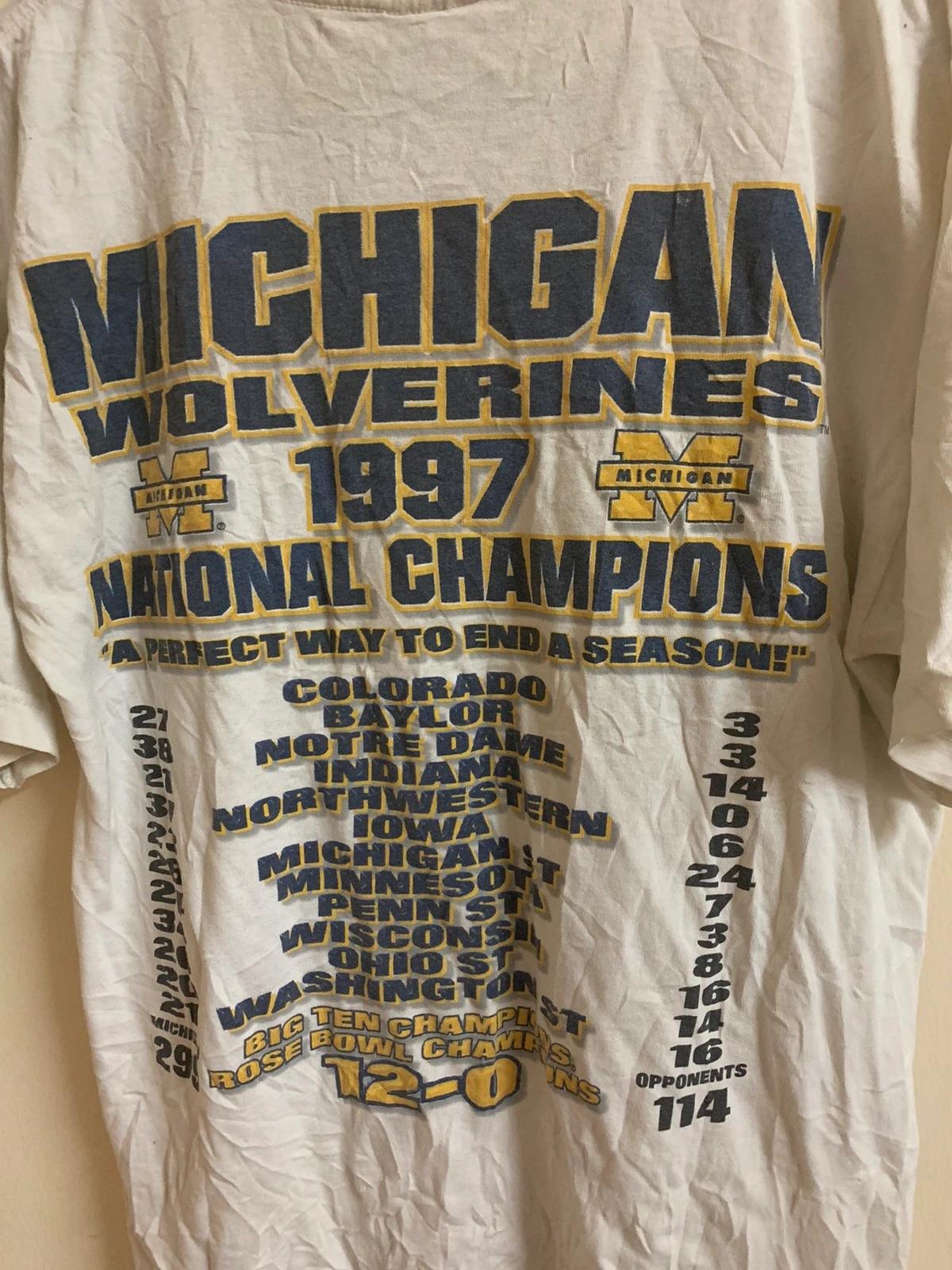 Michigan Wolverines Vintage 90s Sweatshirt T-shirt Ideal Gift for NFL Fans - Image 2