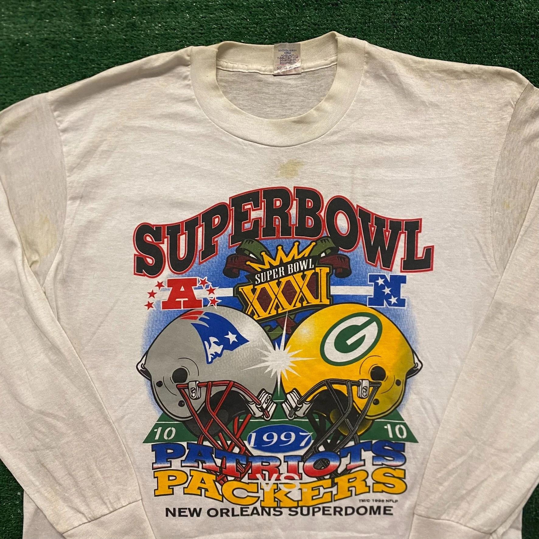 Patriots Packers Vintage Style 90s Football Sweatshirt T-shirt Ideal Gift for NFL Fans - Image 2