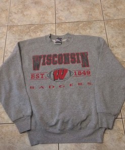 Pro Player Vintage Style Wisconsin Badgers Sweatshirt - 80s/90s NCAA Football