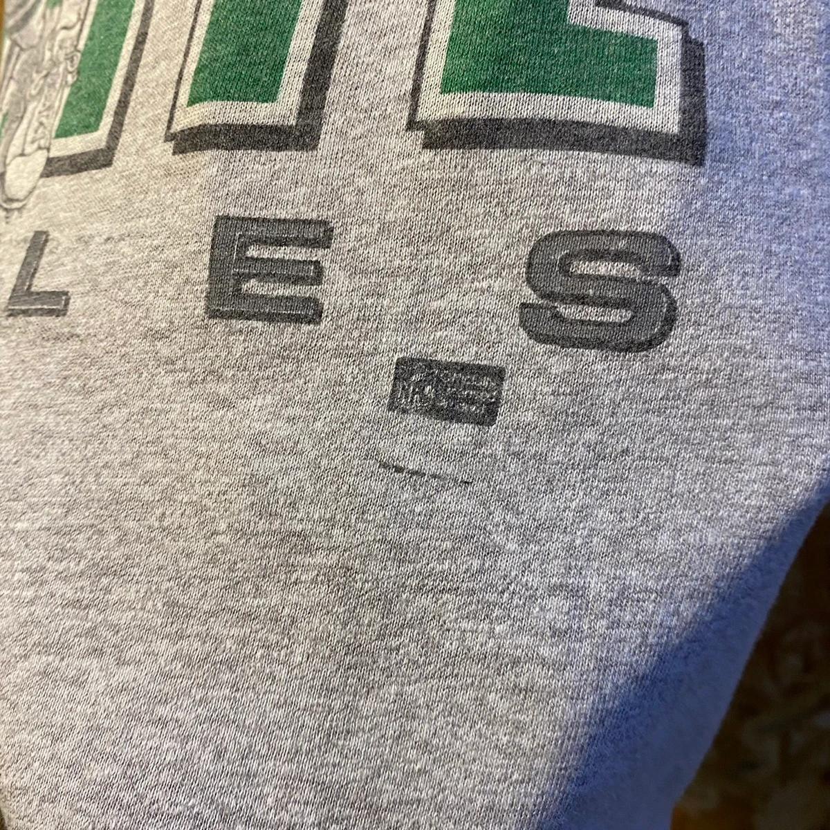 Rare 80’s Eagles Reggie Sweatshirt T-shirt Ideal Gift for NFL Fans - Image 4