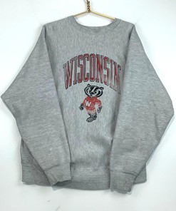 Red Crewneck Wisconsin Badgers Sweatshirt - Vintage Style NCAA Apparel