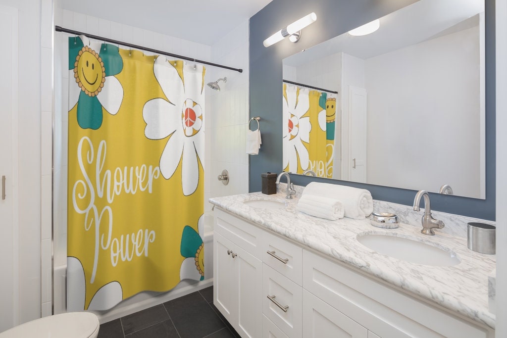 Retro Cheerful Yellow Groovy Flower Shower Curtain for 70s Vibes - Image 2