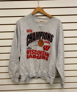 Russell Athletics Vintage Style Wisconsin Badgers Sweatshirt for NCAA Fans