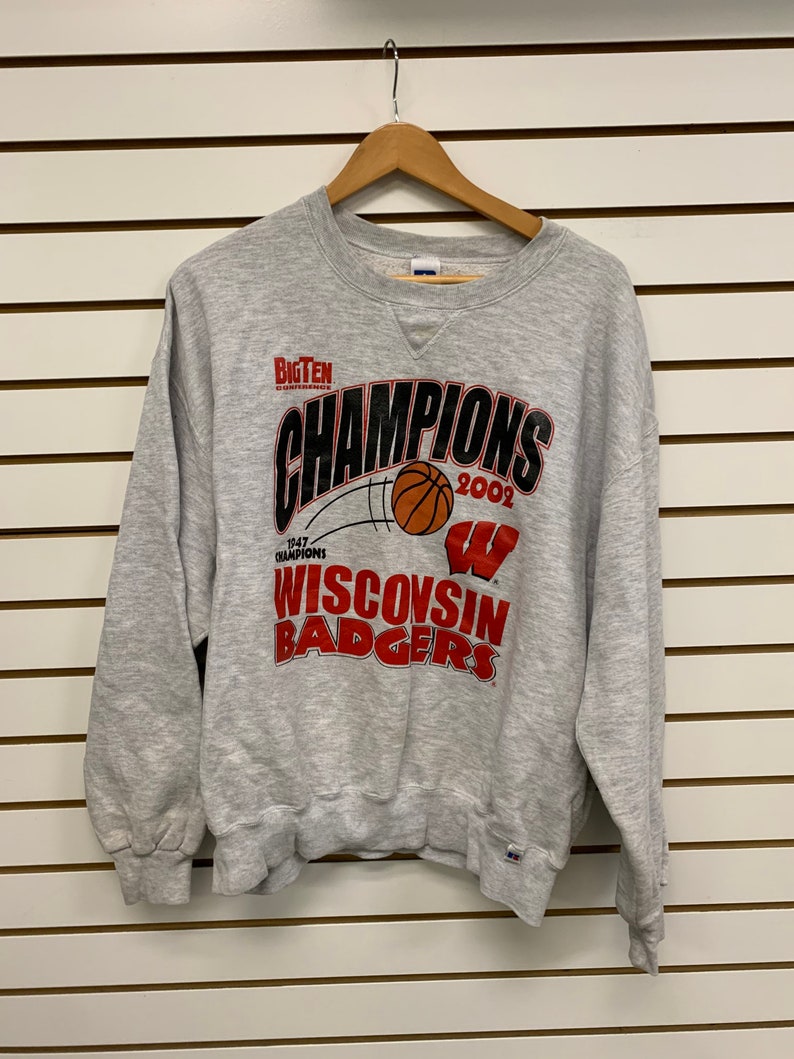 Russell Athletics Vintage Style Wisconsin Badgers Sweatshirt for NCAA Fans