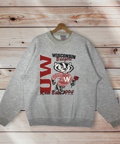 Show Your Pride with a Vintage 90's Rose Bowl Spell Out Logo Wisconsin Badgers Mascot Crewneck Sweatshirt
