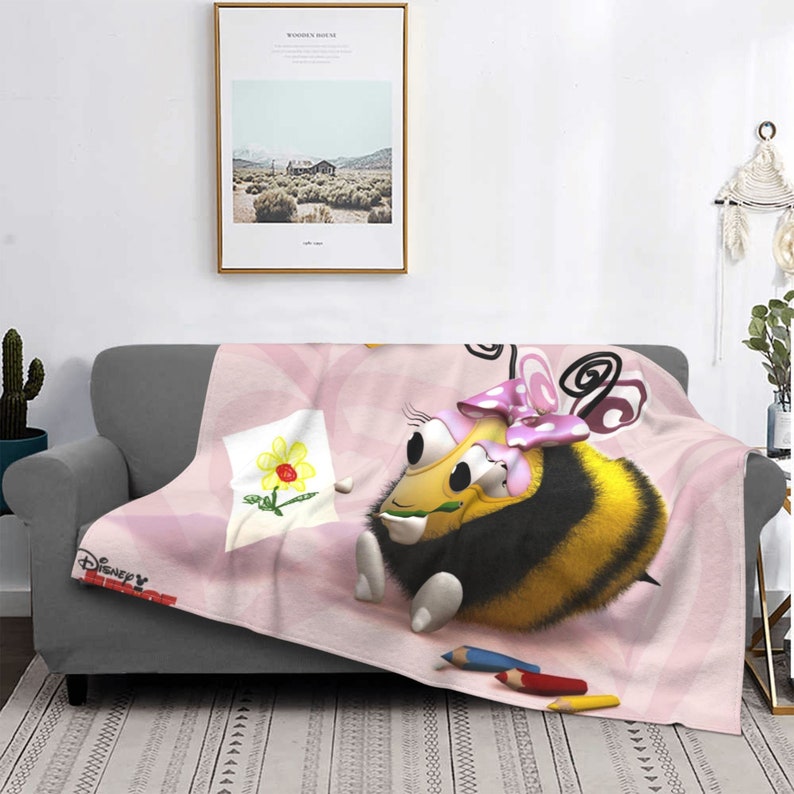 Soft and Warm Disney The Hive Blanket with Personalized Name, Ideal for Winter - Image 3