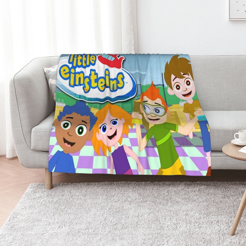 Soft and Warm Disney The Hive Blanket with Personalized Name, Ideal for Winter - Image 4