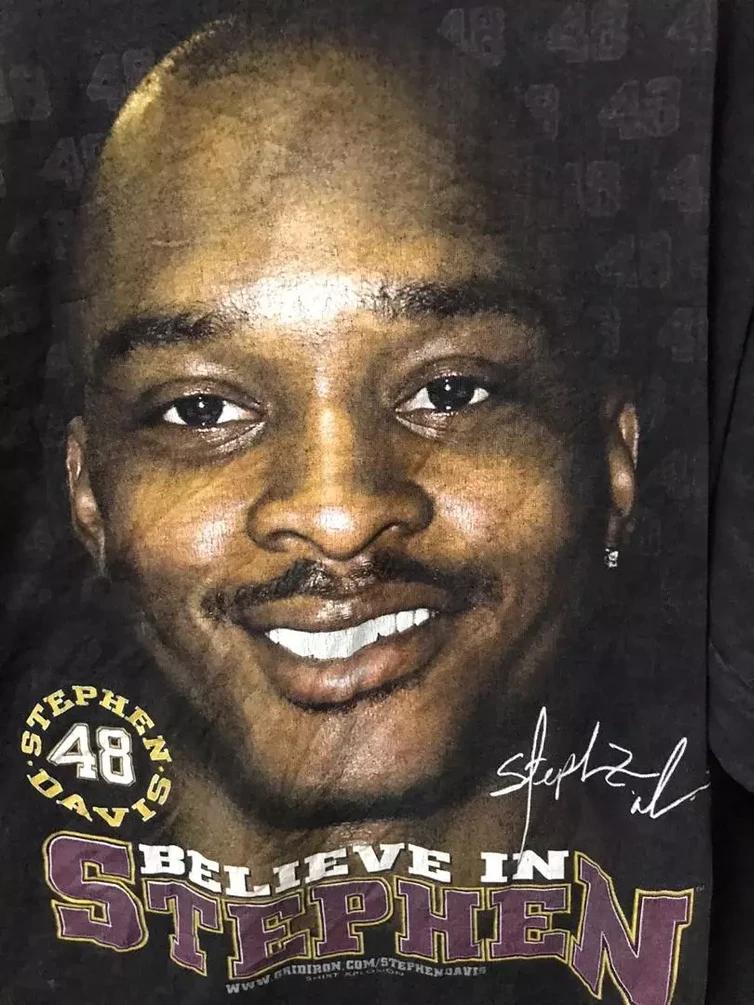 Stephen Davis 48 Vintage Style NFL Sweatshirt T-shirt Ideal Gift for NFL Fans - Image 2