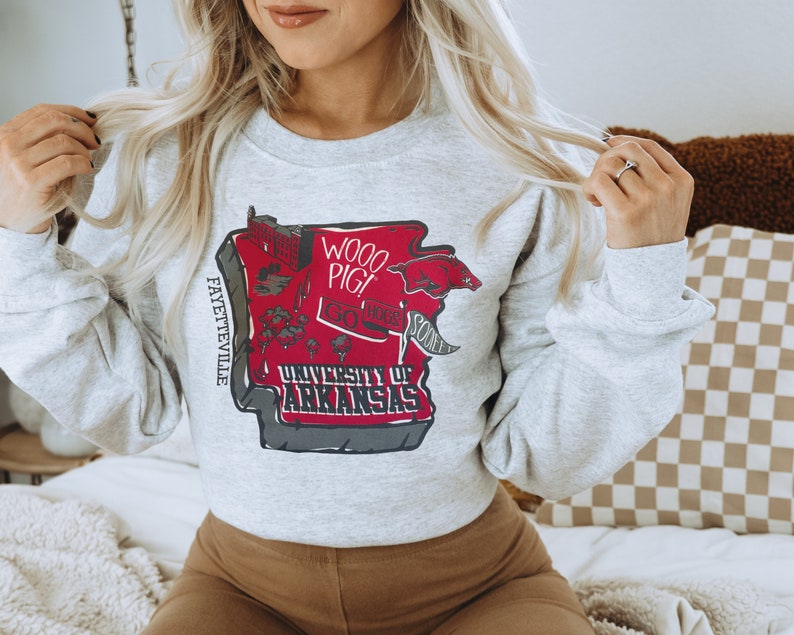 University Of Arkansas Sweatshirt, Throwback Arkansas Crewneck, Shirt, Hoodie - Image 3
