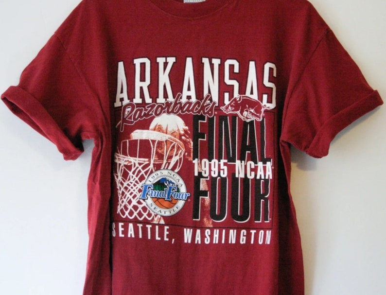 Vintage 1995 Arkansas Razorbacks Final Four T-Shirt Sweatshirt Hoodie - Image 2