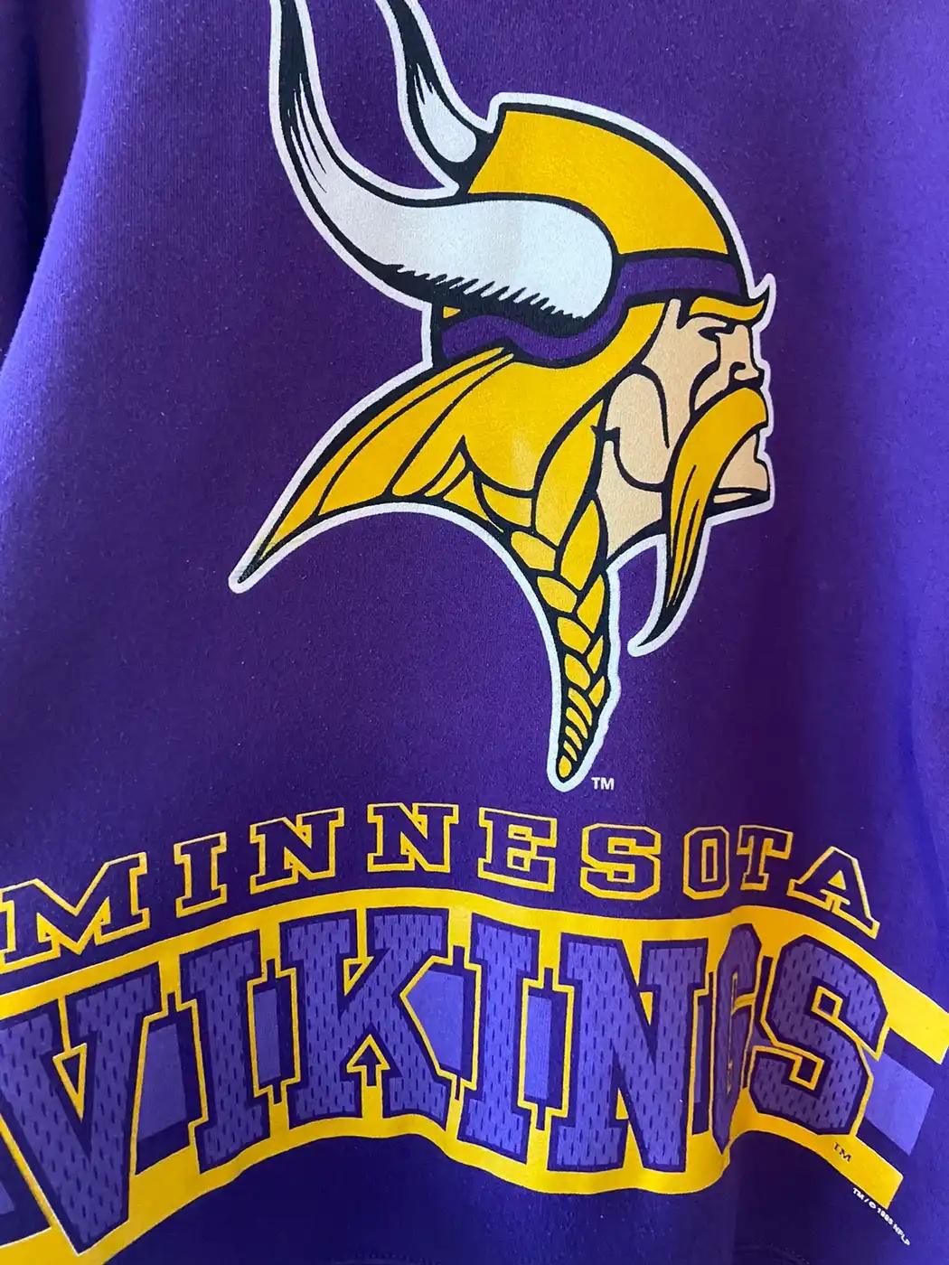 Vintage 1995 Minnesota Vikings T-Shirt, Hoodie, And Sweatshirt Gift For Fans - Image 2