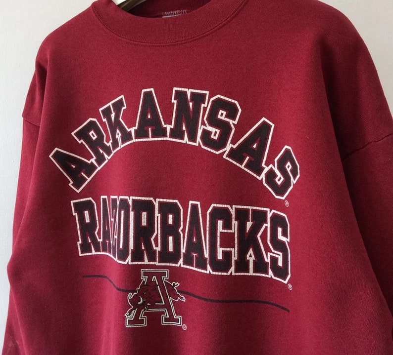 Vintage 90S University Of Arkansas Razorbacks Sweatshirt Classic Arkansas Razorbacks Shirt And Hoodie - Image 2