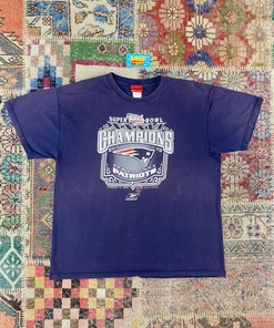 Vintage New England Patriots Super Bowl Champion 2003 Sweatshirt T-shirt Perfect Gift for NFL Fans