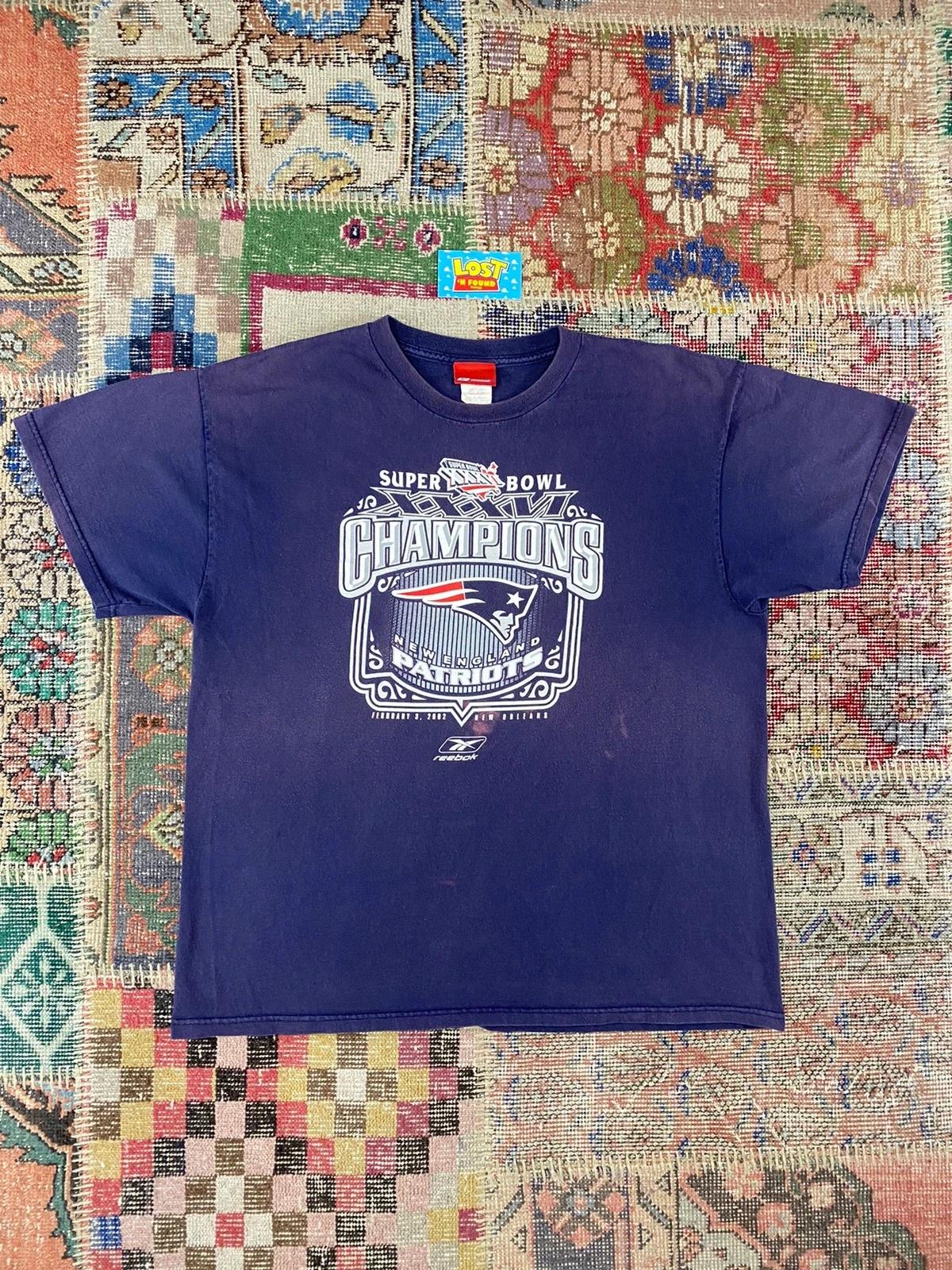 Vintage New England Patriots Super Bowl Champion 2003 Sweatshirt T-shirt Perfect Gift for NFL Fans