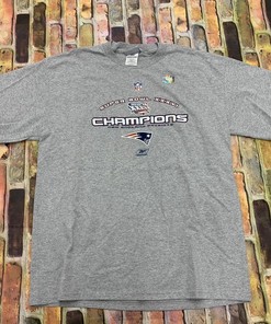 Vintage New England Patriots Sweatshirt T-shirt Ideal Gift for NFL Fans