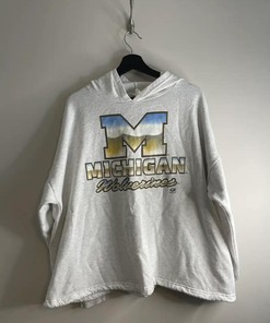 Vintage Style 1993 Michigan Wolverines T-Shirt Sweatshirt Hoodie American Football Gifts Lover