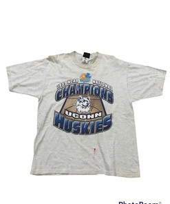 Vintage Style 1999 Ncaa National Champions Uconn Huskies T-Shirt Sweatshirt American Football Sweatshirt Sports Gifts