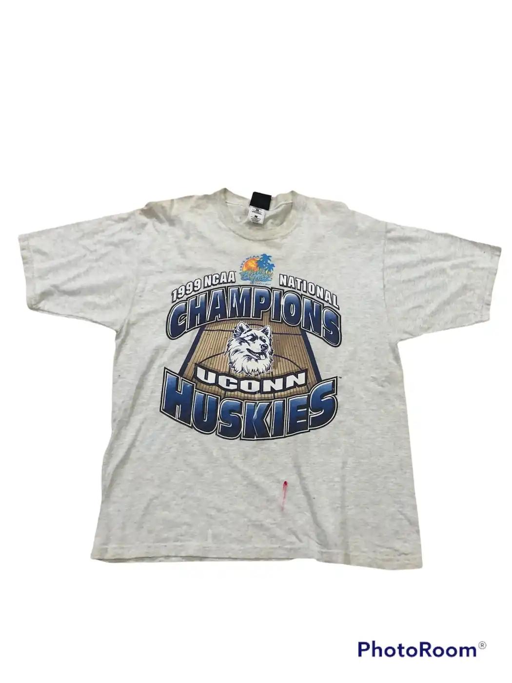 Vintage Style 1999 Ncaa National Champions Uconn Huskies T-Shirt Sweatshirt American Football Sweatshirt Sports Gifts