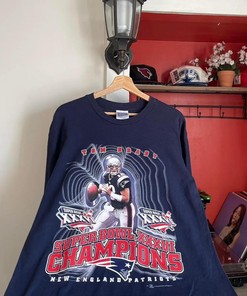 Vintage Style 2002 Tom Brady Sweatshirt T-shirt Ideal Gift for NFL Fans