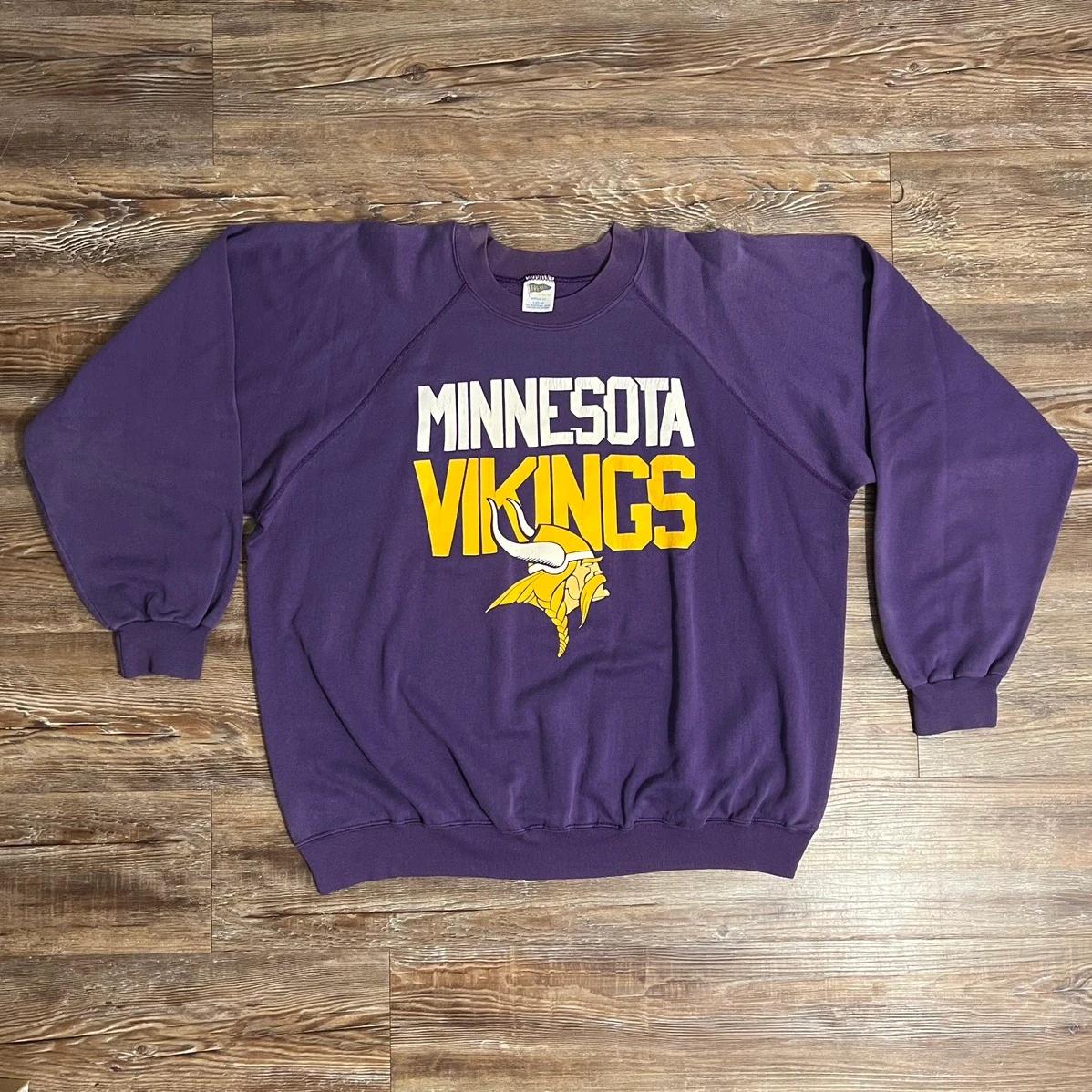 Vintage Style 80’s Minnesota Vikings Trench Sweatshirt T-shirt Ideal Gift for NFL Fans