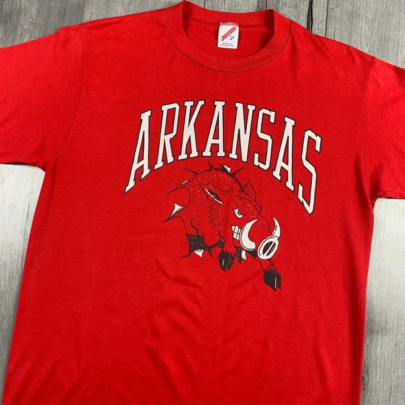 Vintage Style 90S University Of Arkansas Razorbacks T-Shirt Sweatshirt American Football Sweatshirt Sports Gifts