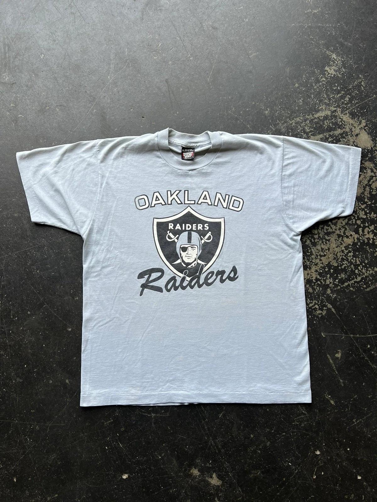 Vintage Style 90’s Oakland Raiders NFL Sweatshirt T-shirt Ideal Gift for NFL Fans