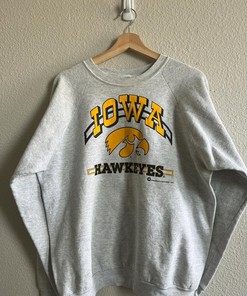 Vintage Style 90’s University Iowa Hawkeyes Sweatshirt T-shirt Ideal Gift for NFL Fans